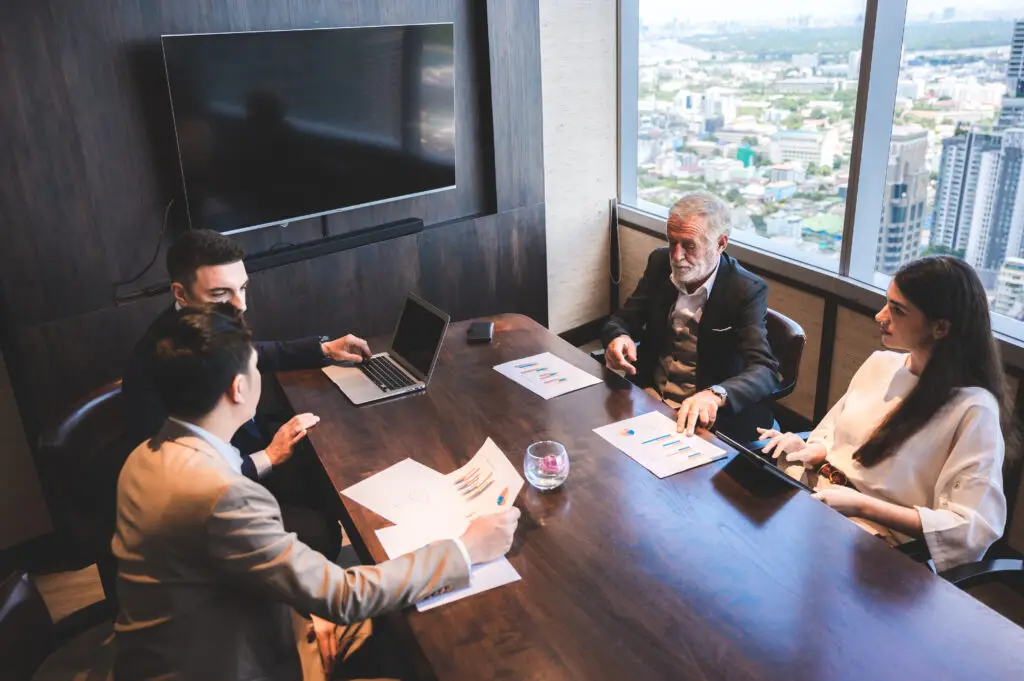 How to Coach Sales Reps Without Micromanaging